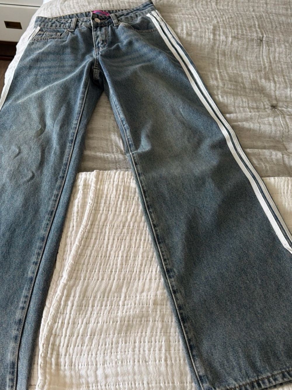 Edikted High-Rise Wide Leg Jeans with White Side Stripes - Blue